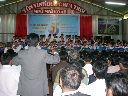ban_hat_le_hoi_thanh_eatul_e