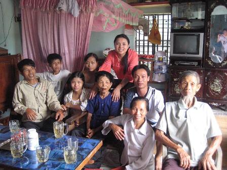 Gia_dinh_Minh_Tu_da_tin_nhan_Chua