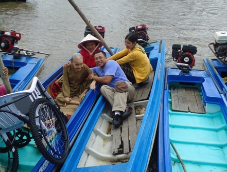 1_cu_gia_82_tuoi_day_tu_3gio_sang_den_nhan_xelan_tai_Huyen_Cai_Nuoc__CaMau_e
