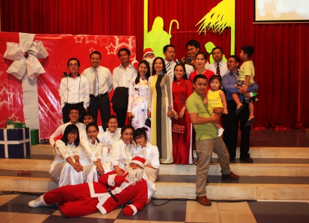 11_Anh_em_ca_oan_vui_m_ng_sau_Om_TG_448x324