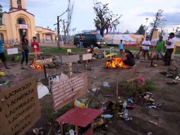 Vài Ghi Nhận Sau Chuyến Thăm Người Dân Ở Tacloban – Philippines Sau Bão Hải Yến 8/11/2013