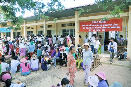 nguoi den kham