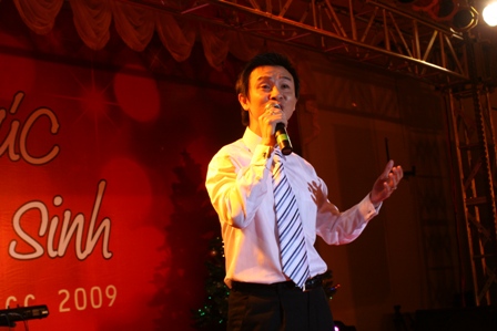 diep khac cuong bay to niem tin tuyet doi vao chua qua bai hat chua biet ro