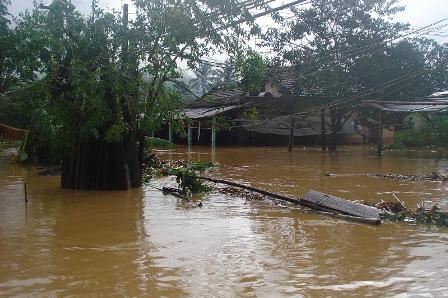 khanh binh nuoc chay thanh dong