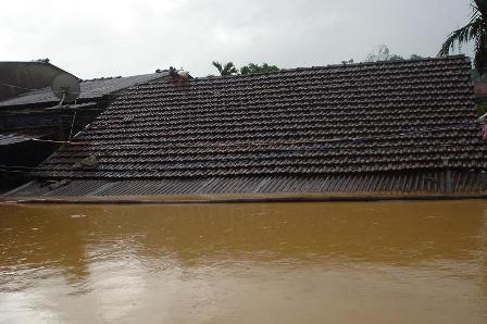 khanh binh nuoc len toi mai nha