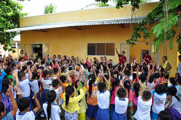 Hội Thánh Kế Sách Trao Học Bổng Và Quà Tặng Cho Học Sinh