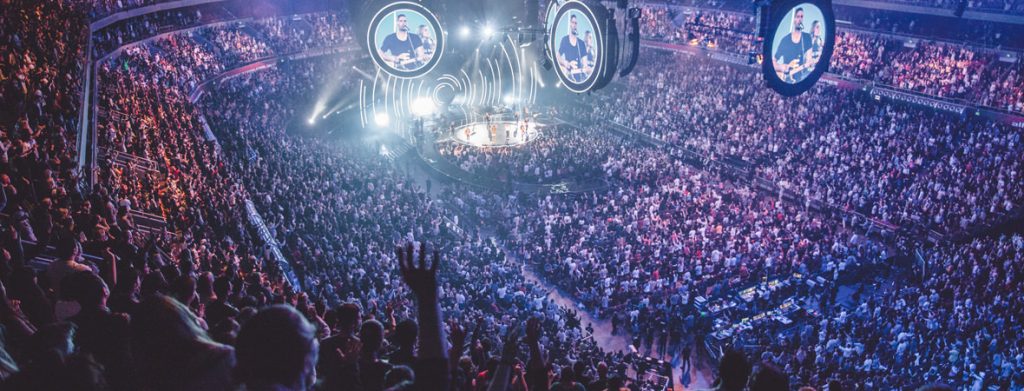  Hillsong luôn nổi tiếng với không khí thờ phượng đầy rẫy Thánh Linh.