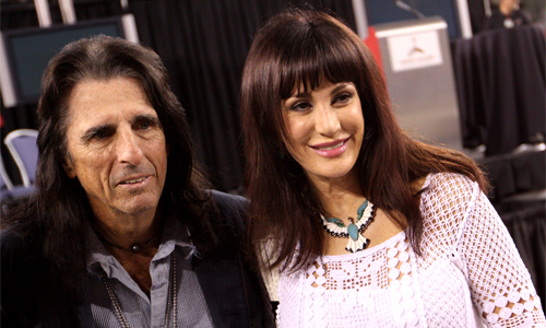 Alice Cooper cùng vợ.
