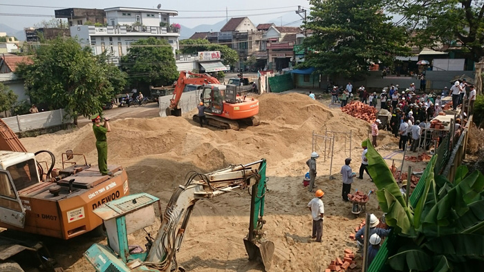 Công an ghi hình tại hiện trường.