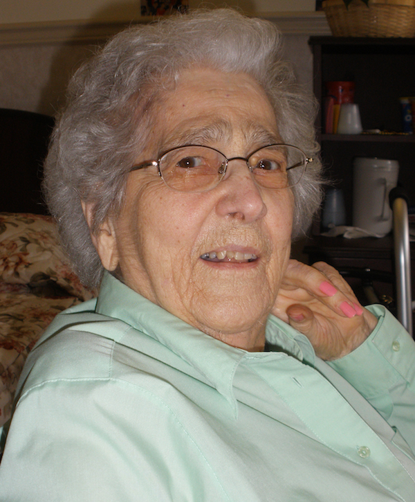 Bà Caroline John.