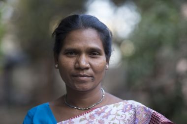 Người chị Meena.
