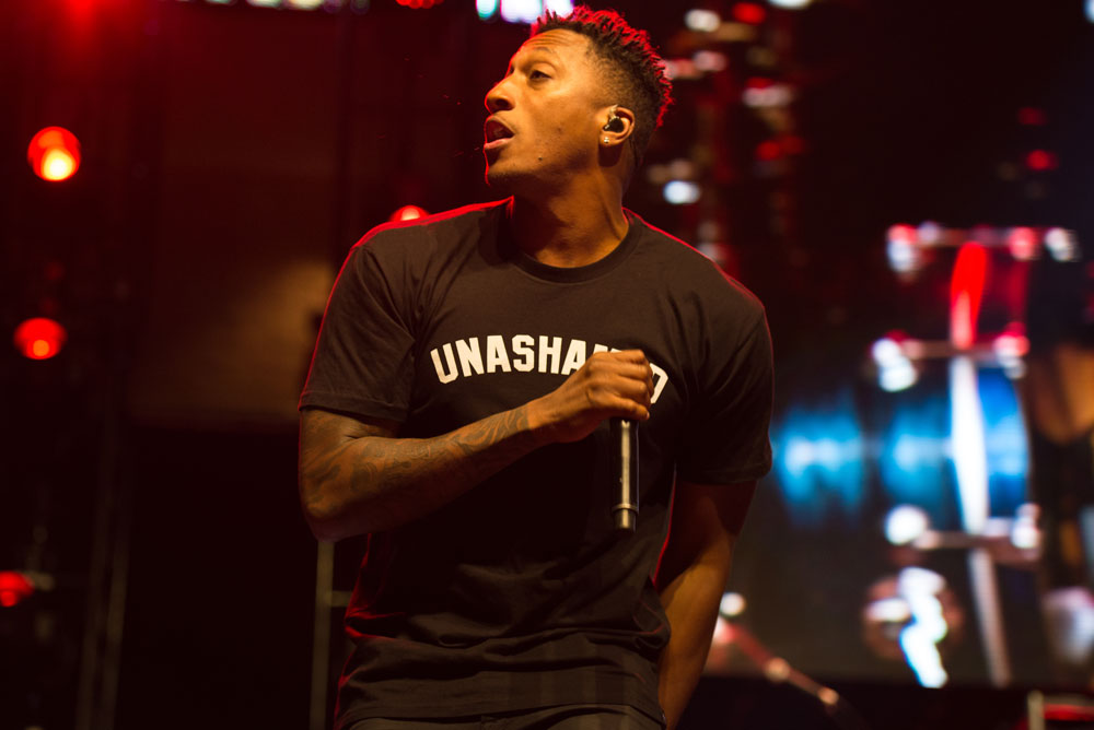 Rapper Lecrae ngợi khen Chúa trước khán giả Georgia.