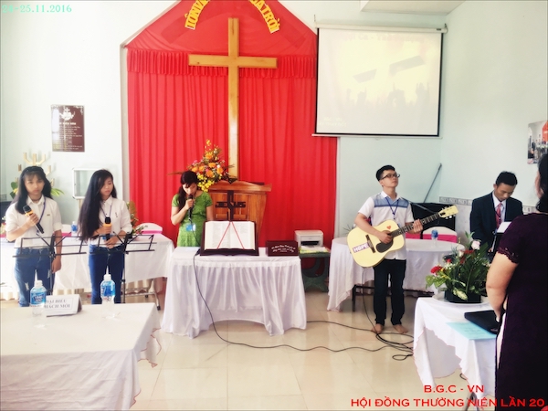 Ban thờ phượng phục vụ Chúa trong hội đồng.