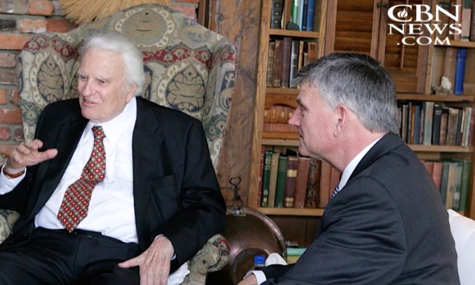 Cảm Thấy Như “Mất Đi Cái Áo Giáp”: Franklin Graham Trải Lòng Về Sự Ra Đi Của Cha Mẹ Mình