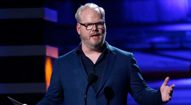Jim Gaffigan Sẽ Vào Vai Chuck Smith Trong Bộ Phim Về Phong Trào Chúa Giê-xu Trong Thập Niên 70