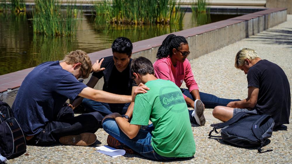 'Chúa Giê-xu Ở Trong Cộng Đồng Những Sinh Viên Hy Lạp': Mục Vụ Greek Life của InterVarsity Dẫn Dắt Nhiều Sinh Viên Đến Với Đấng Christ
