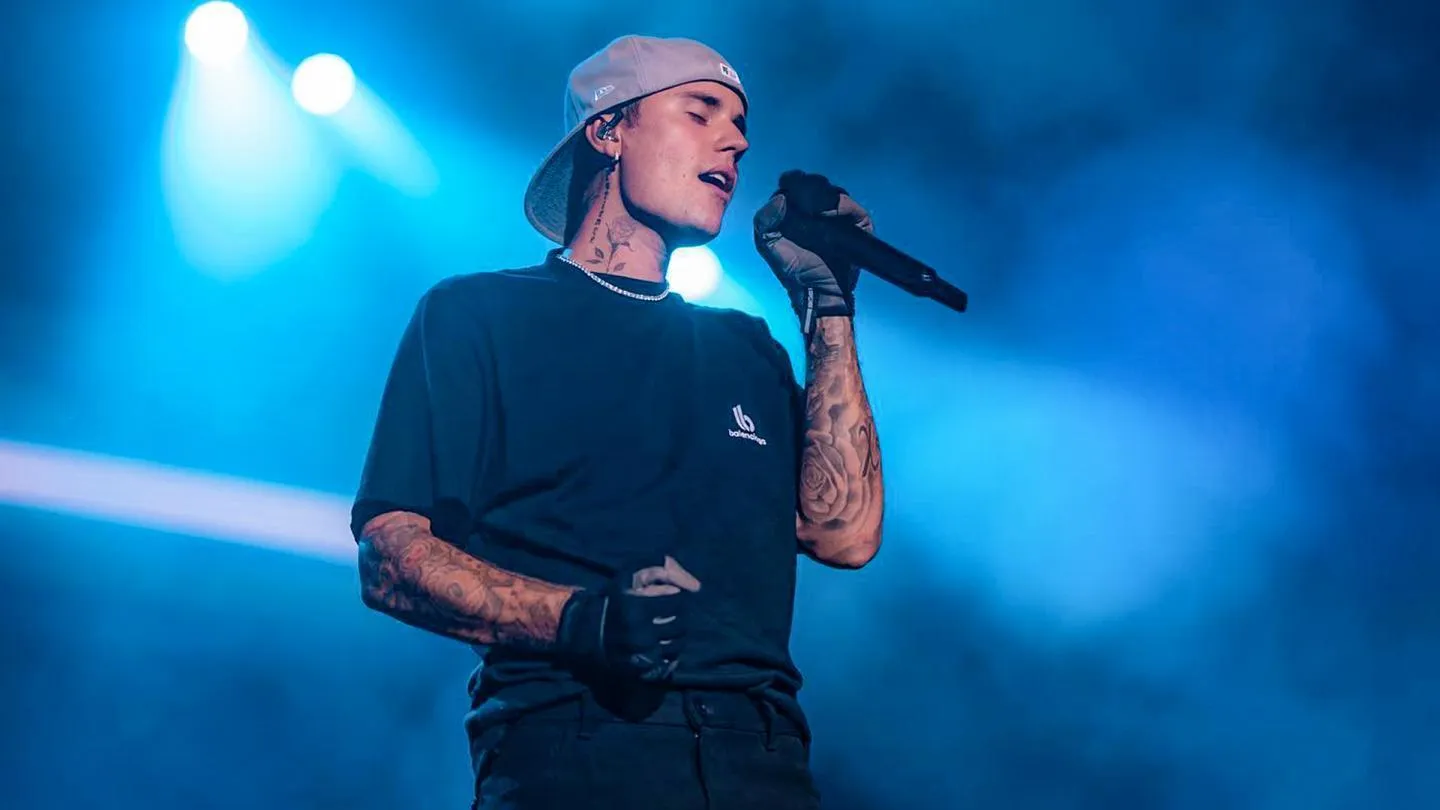 Justin Bieber Chia Sẻ Thông Điệp Phúc Âm Đơn Giản Sau Đó Người Phụ Nữ Bị Quỷ Ám Tìm Thấy Chúa Giê-Xu Trong Khoảnh Khắc 'Siêu Nhiên'