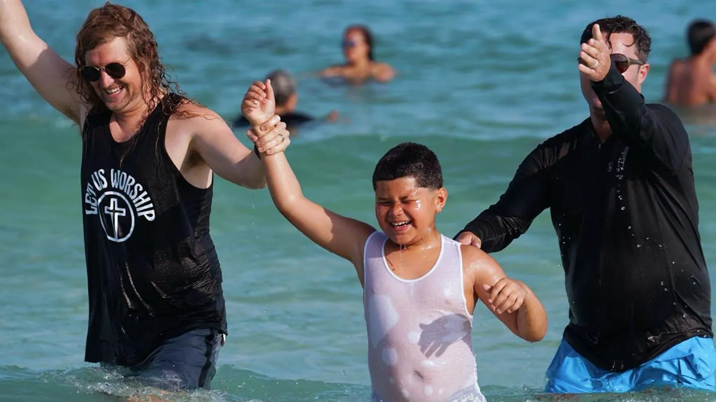 Hàng Trăm Người Tập Trung Tại Bãi Biển Pensacola Tham Dự Ngày Hội Truyền Giáo Family Beach Fest, 79 Người Quyết Định Theo Chúa: 'Chúng Ta Chỉ Mới Bắt Đầu'