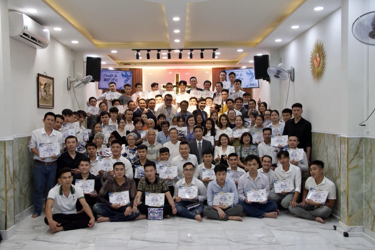 TRUNG TÂM GIẢI CỨU CƠ ĐỐC GIA ĐÌNH NISSI VÀ HỘI THÁNH GIA ĐÌNH NISSI TỔ CHỨC THÁNH LỄ BÁP TEM CHO HƠN 60 HỌC VIÊN VÀ TÍN HỮU