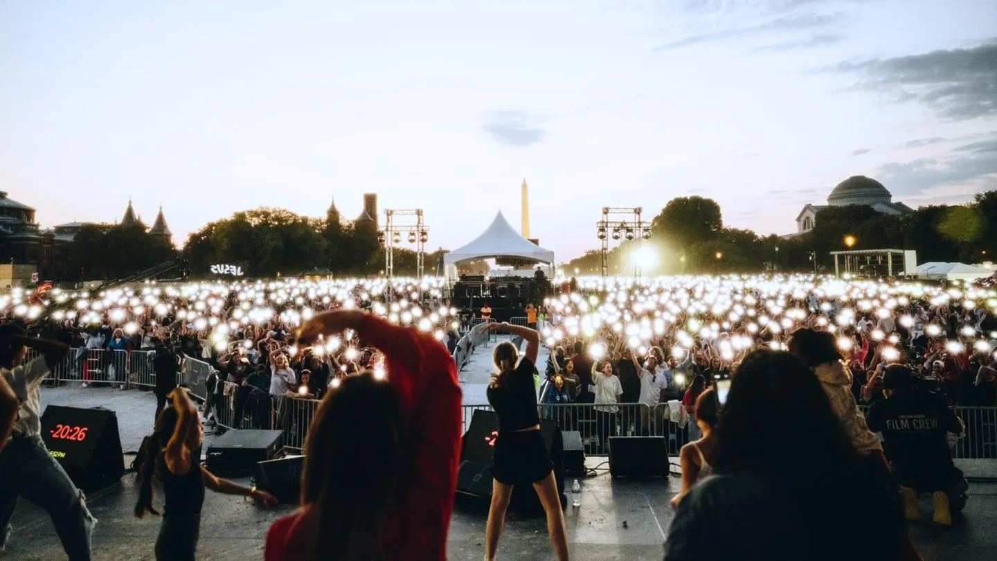 250.000 Phụ Nữ Nhóm Lại Tại National Mall Để Cầu Nguyện Cho Nước Mỹ