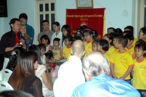 06_M_C_S__D__NG_QUANG_VINH_V__GIA___NH_JACKSONS_C_U_NGUY_N_CHO_NG__I_M_I_480x319