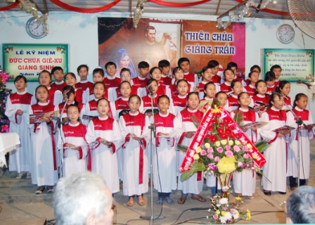 ban_Thi_u_NiOn_ng_i_khen_Cha_448x320
