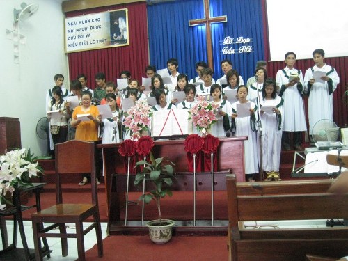 Tan_tin_huu_ngoi_khen_Chua_500x375