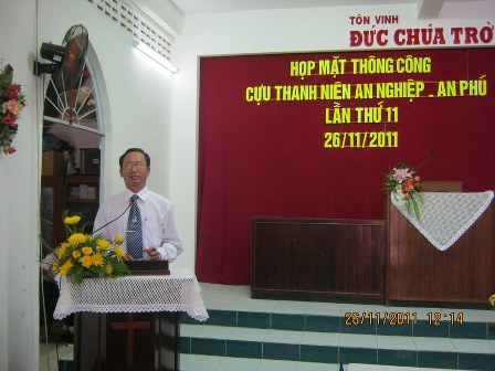Anh_Nguye__n_Ho__ng_Vie__t_la_m_chu__ng_448x336