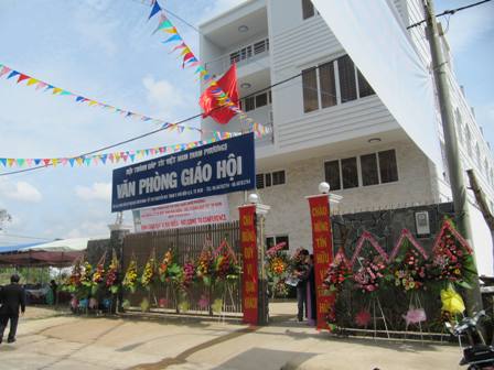 khung_c_nh_bn_ngoi___a__i_m_di_n_ra_ch__ng_trnh