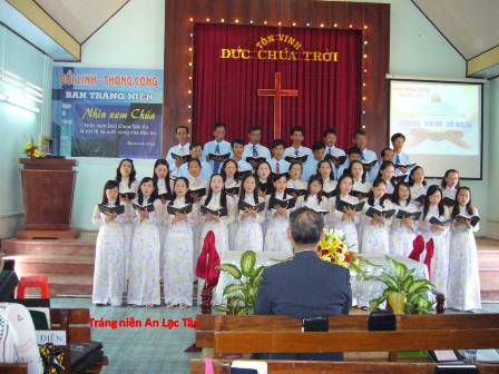 Trang_nien_An_Lac_Tay