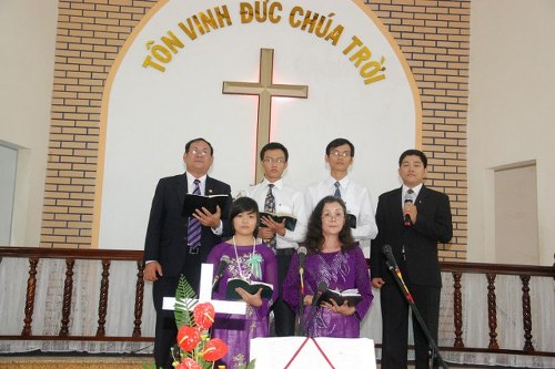 Gia_dinh_MSTQN_ton_vinh_Chua_640x426_500x333