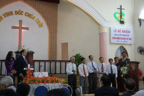 Mot_so_dai_dien_cac_chi_hoi_Hoi_nhanh_diem_nhom_tang_qua_640x426_500x333