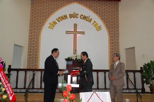 Trao_An_tin_va_GVL_640x426_500x333