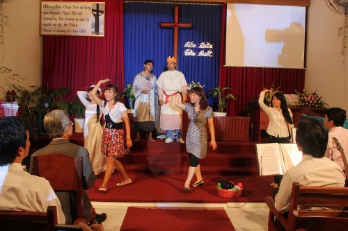 Nhac_kich_Tro_ve_nha_cha_800x533_500x333
