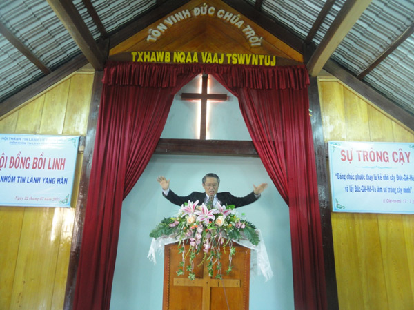 Mục sư Thái Phước Trường - Phó Hội trưởng I - cầu nguyện chúc phước