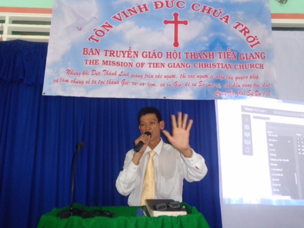 Mục sư Nguyễn Văn Hải Bằng chia sẽ lời Chúa