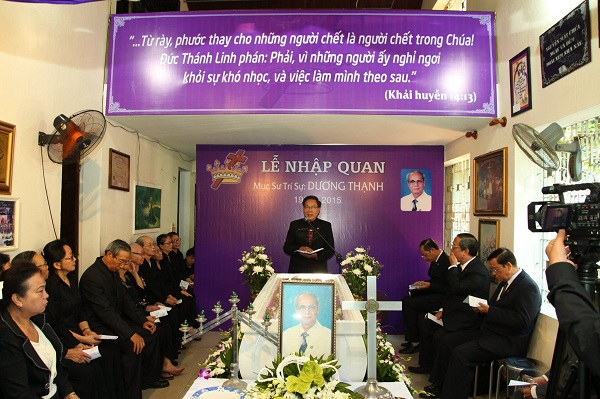 MS Võ Đình Đán, Ủy Viên Tổng Liên Hội, giảng lời Chúa yên ủi tang quyến.