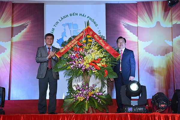 Ông Nguyễn Xuân Bình - Phó Chủ tịch TP Hải Phòng có lời phát biểu và chúc mừng.
