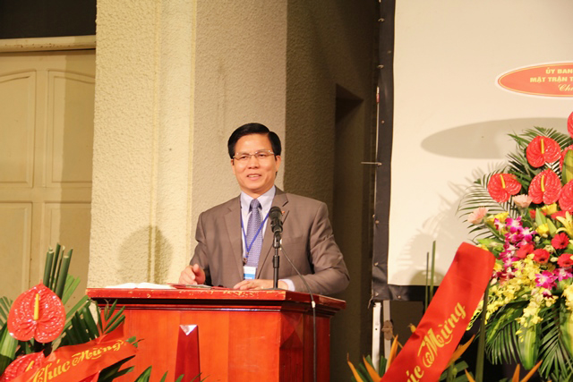 Mục sư Hội trưởng Nguyễn Hữu Mạc có lời phát biểu và cầu nguyện khai lễ.