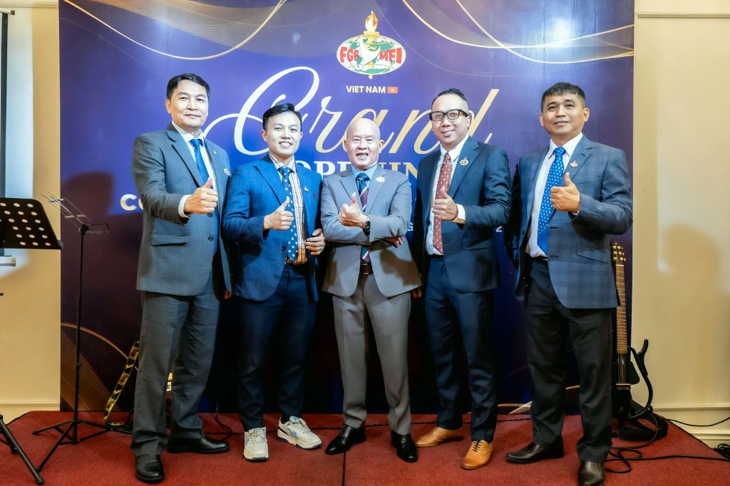 Hình ảnh ban lãnh đạo FGB Việt NamTừ Trái quaCố vấn: Vũ Anh Chiến
Ủy viên BĐH: Mai công Bằng
Chủ tịch: Vũ Xuân Quảng
Phó chủ tịch: Huỳnh Đức Hiệp
Tổng thư ký: Nguyễn Cẩm Lân
