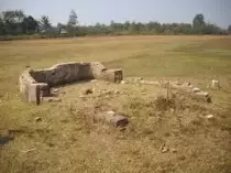 Mả Cũ Bên Đường