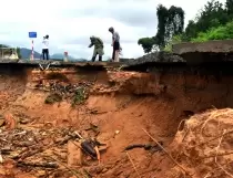 Quảng Ngãi tan hoang sau lũ lịch sử