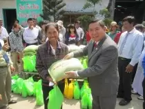 Trao Quà Tết Cho Anh Em Nghèo Khó Tại Kiên Giang