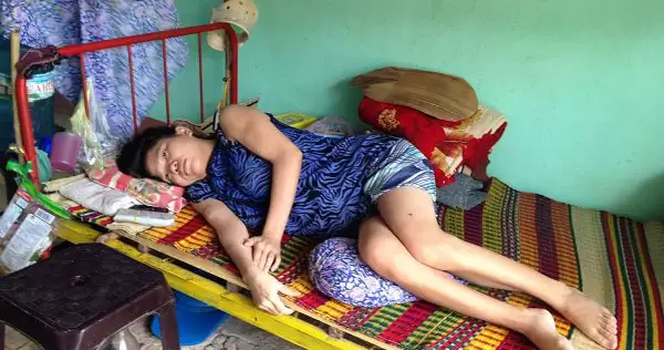 Thai Phụ Bại Liệt Cần Sự Cầu Thay
