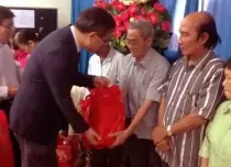 HT Tô Hiến Thành Tặng Quà Tết Cho Người Dân Có Hoàn Cảnh Khó Khăn