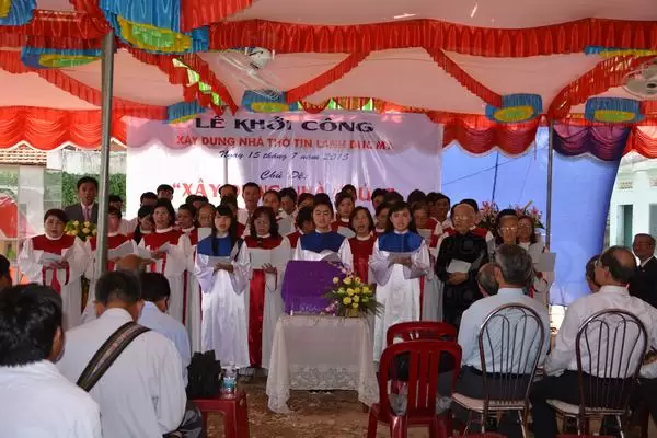 Các ban hát tôn vinh Chúa