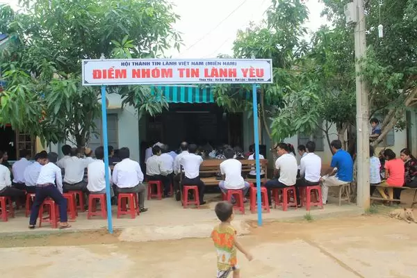 Bên ngoài nhà nguyện