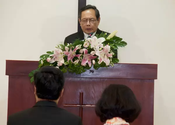 MS Nguyễn Ngọc Thuận - Phó TTK TLH - cầu nguyện khai lễ