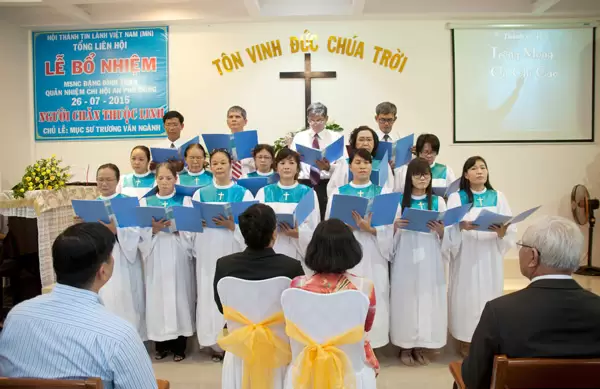 Ban hát HT An Phú Đông tôn vinh Chúa