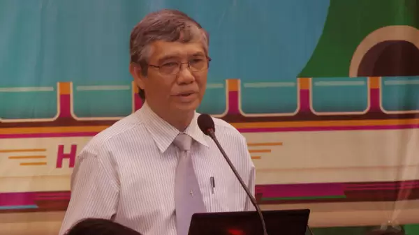 Mục sư Nguyễn Văn Ngọc giảng Lời Chúa.